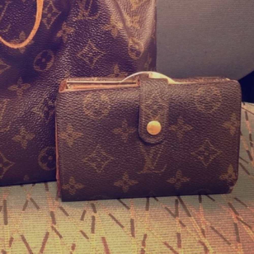 Kisslock LV Wallet
